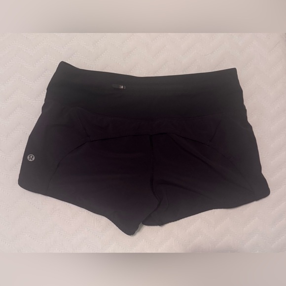 Lululemon Speed Up Low-Rise Lined Shorts 2.5” - Picture 2 of 4